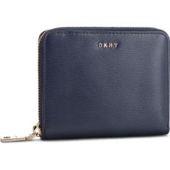 Duży Portfel Damski DKNY - Bryant Sm Zip Around R8313656 Navy NVY. Niebieskie portfele damskie DKNY, ze skóry. W wyprzedaży za 289.00 zł.