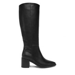 Kozaki DeeZee. Czarne kozaki damskie DeeZee, bez wzorów, bez obcasa, na słupku, bez zapięcia. Za 219.99 zł.