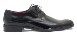 Czarne lakierki męskie Modini T220. Czarne buty wizytowe męskie Modini Moda Męska, bez wzorów, z lakierowanej skóry, bez obcasa, bez zapięcia. W wyprzedaży za 333.00 zł.