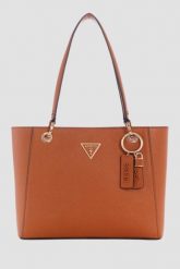 GUESS Brązowa torebka damska Noelle II. Brązowe shopperki damskie Guess, z aplikacjami, ze skóry, bez dodatków. W wyprzedaży za 628.99 zł.