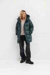 PŁASZCZ PUCHOWY AMANDA SZMARAGDOWY S - Flawless. Zielone płaszcze damskie Flawless, na zimę, s, bez wzorów, z puchu, bez kołnierzyka, bez kaptura. Za 1,590.00 zł.