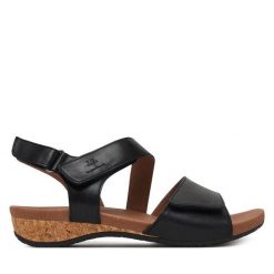 Sandały Josef Seibel. Czarne sandały damskie Josef Seibel, bez wzorów, bez obcasa, na płaskiej podeszwie, bez zapięcia. Za 409.99 zł.