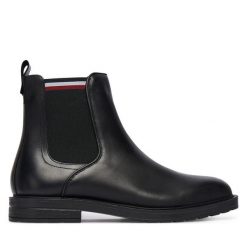 Botki Tommy Hilfiger. Czarne botki męskie Tommy Hilfiger, bez wzorów, bez obcasa, bez zapięcia. Za 599.99 zł.