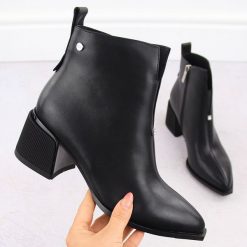Skórzane botki damskie na obcasie czarne Goe OO2N4211. Czarne botki damskie GOE, bez wzorów, z materiału, eleganckie, bez obcasa, na obcasie, bez zapięcia. Za 240.00 zł.