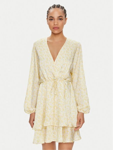 Gina Tricot Sukienka letnia 22684 Żółty Loose Fit. Żółte sukienki damskie Gina Tricot, na lato, m, bez wzorów, z syntetyku, bez kołnierzyka, bez ramiączek. Za 229.99 zł.