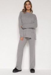 Ciemnoszary Komplet z Bawełną i Wełną Sweter z Guzikami i Proste Spodnie Reisadia. Szare swetry nierozpinane damskie Born2be, bez wzorów, z bawełny, bez kołnierzyka, bez ramiączek. Za 139.99 zł.