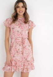 Różowa Sukienka Corite. Czerwone sukienki damskie Born2be, na imprezę, l, z aplikacjami, z tkaniny, bez kołnierzyka, bez ramiączek, mini. Za 99.99 zł.