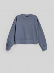4F Bluza dresowa regular bez kaptura damska - denim XS. Niebieskie bluzy damskie 4F, uniwersalny, bez wzorów, z denimu, klasyczne, bez ramiączek, bez kaptura. Za 149.99 zł.
