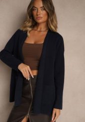 Granatowy Kardigan z Kaszmirem o Prostym Kroju Bez Zapięć z Kieszeniami Zaisa. Niebieskie kardigany damskie Renee, bez wzorów, z dzianiny, eleganckie, bez kołnierzyka. Za 149.99 zł.