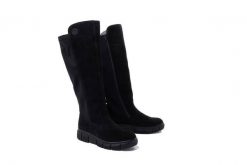 RIEKER X3451-00 black, kozaki damskie. Czarne kozaki damskie Rieker, na zimę, bez wzorów, bez obcasa, na koturnie, bez zapięcia. Za 419.90 zł.