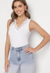 Biały Bawełniany Top Ozdobiony Koronką przy Dekolcie Marithiel. Białe topy damskie Born2be, l, bez wzorów, z bawełny, eleganckie, bez kołnierzyka, bez ramiączek. Za 19.99 zł.