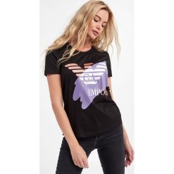 T-shirt EMPORIO ARMANI. T-shirty damskie Emporio Armani, xs, bez wzorów, bez kołnierzyka, bez ramiączek. W wyprzedaży za 465.57 zł.