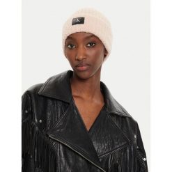 Czapka Calvin Klein. Czerwone czapki damskie Calvin Klein, na zimę, bez wzorów. Za 209.99 zł.