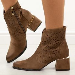 Brązowe ażurowe botki damskie na obcasie Potocki 12357. Brązowe botki damskie POTOCKI, na lato, w ażurowe wzory, z zamszu, eleganckie, bez obcasa, na obcasie, bez zapięcia. Za 219.00 zł.