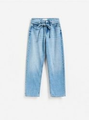 Jeansy straight z wiązanym paskiem - niebieski. Niebieskie jeansy damskie Reserved, bez wzorów, z bawełny. Za 139.99 zł.