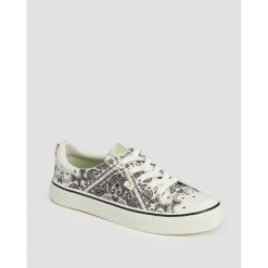 Tenisówki Cariuma OCA Low Off-White Bandana Canvas. Białe trampki i tenisówki damskie CARIUMA, bez wzorów, bez zapięcia. W wyprzedaży za 233.70 zł.