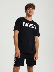 Piżama dwuczęściowa NASA - czarny. Czarne piżamy męskie Sinsay, l, bez wzorów, bez kołnierzyka, bez ramiączek. Za 49.99 zł.