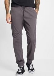 Spodnie chinosy z gumką, relaxed fit, z prostą nogawką. Szare eleganckie spodnie męskie bonprix, bez wzorów. Za 127.99 zł.
