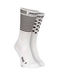 Skarpety rowerowe X-Socks Bike Race 4.0. Białe skarpety męskie X-Socks, bez wzorów, z materiału. Za 58.00 zł.