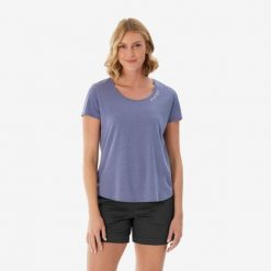 Koszulka turystyczna z krótkim rękawem damska Quechua NH500. Fioletowe bluzki damskie QUECHUA, m, bez wzorów, z bawełny, sportowe, bez kołnierzyka, bez ramiączek. Za 49.99 zł.