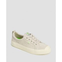 Trampki zamszowe damskie Cariuma OCA Low Vintage White Suede. Białe trampki i tenisówki damskie CARIUMA, bez wzorów, z zamszu, bez zapięcia. W wyprzedaży za 258.30 zł.