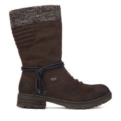 Kozaki Rieker. Brązowe kozaki damskie Rieker, bez wzorów, bez obcasa, na płaskiej podeszwie, bez zapięcia. Za 429.99 zł.