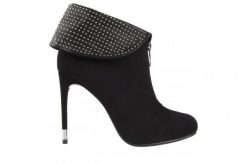 Botki Sca'viola W3322D-6041R Black Suede, Czarny, Skóra naturalna - 39. Czarne botki damskie Sca'viola, bez wzorów, ze skóry, bez obcasa, bez zapięcia. W wyprzedaży za 199.00 zł.