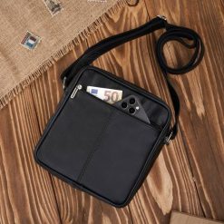 Skórzana torba męska na ramię czarna listonoszka męska do pracy ABR-21. Czarne torby na ramię męskie ze skóry, do ręki. Za 159.00 zł.