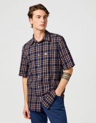 MESKA KOSZULA WRANGLER SS 1 PKT SHIRT RAW UMBER INDIGO 112362734. Niebieskie koszule męskie Wrangler, m, bez wzorów, bez kołnierzyka, bez ramiączek. Za 149.99 zł.