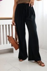 Spodnie muślinowe z szeroką nogawką czarne. Czarne spodnie materiałowe damskie KESI, na lato, bez wzorów, z bawełny, biznesowe, plus size. Za 150.52 zł.