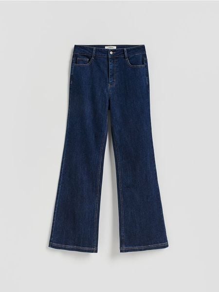 Jeansy flare - granatowy. Niebieskie jeansy damskie Reserved, bez wzorów, z bawełny. Za 129.99 zł.