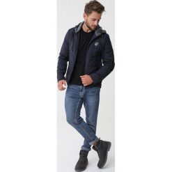 Granatowa Kurtka Covina. Niebieskie kurtki męskie Born2be, na jesień, l, bez wzorów, z materiału, bez kaptura. Za 149.99 zł.