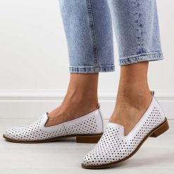 Perłowe ażurowe skórzane Polskie półbuty damskie Deoni d44. Brązowe półbuty damskie Deoni, na lato, w ażurowe wzory, ze skóry, klasyczne, bez obcasa, na płaskiej podeszwie, bez zapięcia. Za 419.00 zł.