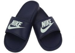 Nike Klapki męskie Benassi JDI granatowe r. 45 (343880 403). Klapki męskie Nike, bez wzorów, bez zapięcia. Za 131.38 zł.