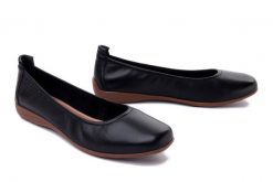 JOSEF SEIBEL 74801 133 100 Fenja 01 schwarz, balerin, czółenka damskie. Czarne balerinki damskie Josef Seibel, bez wzorów, ze skóry, bez obcasa, bez zapięcia. Za 339.90 zł.
