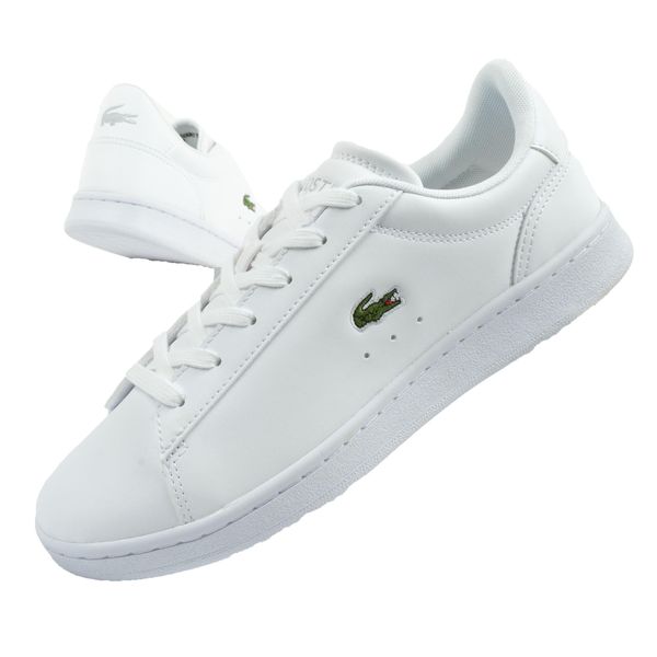 Buty damskie sportowe Lacoste Carnaby trampki. Białe obuwie sportowe damskie Lacoste, bez wzorów, ze skóry, bez zapięcia, trekkingowe. W wyprzedaży za 255.55 zł.