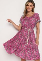 Fuksjowa Wiskozowa Sukienka Rozkloszowana we Wzór Paisley Mastis. Czerwone sukienki damskie Born2be, na imprezę, uniwersalny, bez wzorów, z wiskozy, eleganckie, bez kołnierzyka, bez ramiączek, midi, rozkloszowane. Za 64.99 zł.