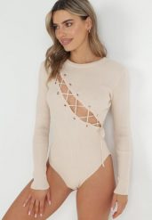 Beżowe Prążkowane Body z Gorsetowym Wiązaniem Dyllia. Brązowe body Born2be, bez wzorów, z dzianiny. Za 69.99 zł.