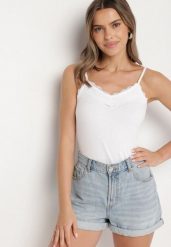 Biały Bawełniany Top Zdobiony Koronką Blerria. Białe topy damskie Born2be, l, z aplikacjami, z bawełny, eleganckie, bez kołnierzyka, bez ramiączek. Za 44.99 zł.