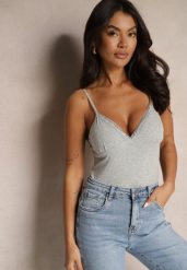 Ciemnoszary Top z Bawełny z Dekoltem w Serek Carinael. Szare topy damskie Renee, l, bez wzorów, z bawełny, eleganckie, bez kołnierzyka, bez ramiączek. Za 14.99 zł.