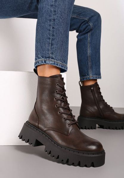 Brązowe Sznurowane Botki na Platformie w Stylu Workerów Sairene. Brązowe botki damskie Renee, bez wzorów, z jeansu, eleganckie, bez obcasa, na platformie, bez zapięcia. Za 159.99 zł.