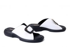 BOCCATO 0450-005 white, klapki damskie. Białe klapki damskie Boccato, na lato, bez wzorów, ze skóry, bez obcasa, na obcasie, bez zapięcia. Za 242.17 zł.