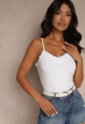 Biały Top z Bawełny z Koronkowym Zdobieniem Grestia. Białe topy damskie Renee, l, z aplikacjami, z bawełny, eleganckie, bez kołnierzyka, bez ramiączek. Za 44.99 zł.