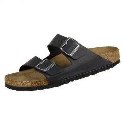 Klapki Birkenstock Arizona WB. Czarne klapki damskie Birkenstock, bez wzorów, z materiału, bez obcasa, bez zapięcia. Za 469.00 zł.