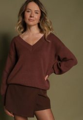 Brązowy Sweter z Kaszmirem z Dekoltem w Serek Plenae. Brązowe swetry nierozpinane damskie Born2be, uniwersalny, bez wzorów, z kaszmiru, eleganckie, bez kołnierzyka, bez ramiączek. Za 129.99 zł.