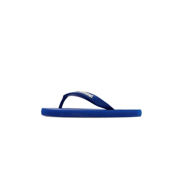 Klapki Hummel Flip Flop. Czerwone klapki damskie Hummel, bez wzorów, bez zapięcia. Za 75.00 zł.