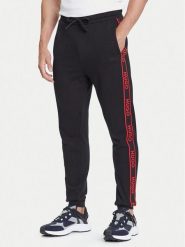 HUGO Spodnie dresowe Liam 50540918 Czarny Regular Fit. Czarne spodnie sportowe męskie Hugo, m, bez wzorów, z bawełny. Za 339.99 zł.