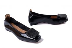 ARTIKER RELAKS 56C2411 czarny, czółenka damskie. Czarne czółenka damskie Artiker Relaks, bez wzorów, ze skóry, bez obcasa, na obcasie, bez zapięcia. Za 259.90 zł.