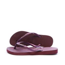 Klapki damskie Havaianas Slim Logo Metallic. Fioletowe klapki damskie Havaianas, na lato, w ażurowe wzory, z materiału, eleganckie, bez obcasa, bez zapięcia. Za 170.00 zł.