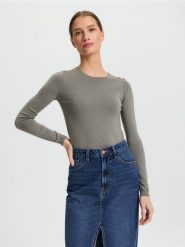 Wiskozowy sweter - zielony. Zielone swetry nierozpinane damskie Sinsay, l, bez wzorów, z wiskozy, bez kołnierzyka, bez ramiączek. W wyprzedaży za 11.99 zł.